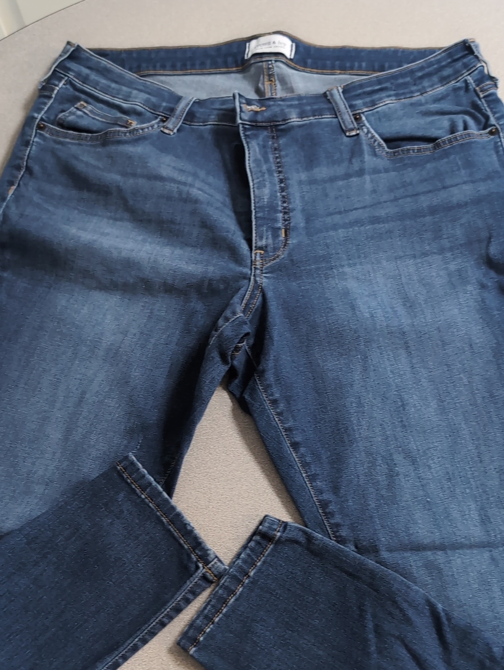 crown & ivy Women's Skinny Jeans in Dark Blue Wash